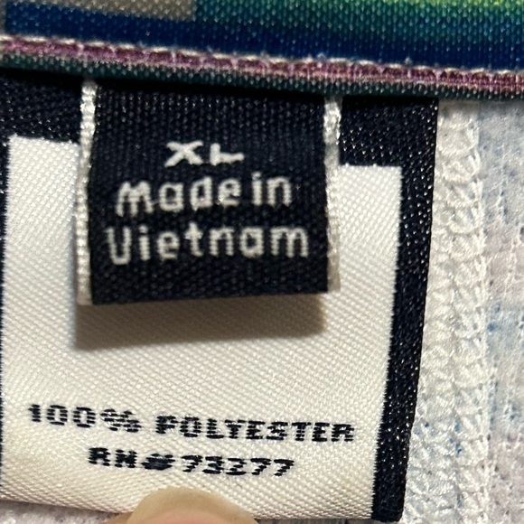 Colorful Geometric Pattern Pullover - Picture 4 of 5